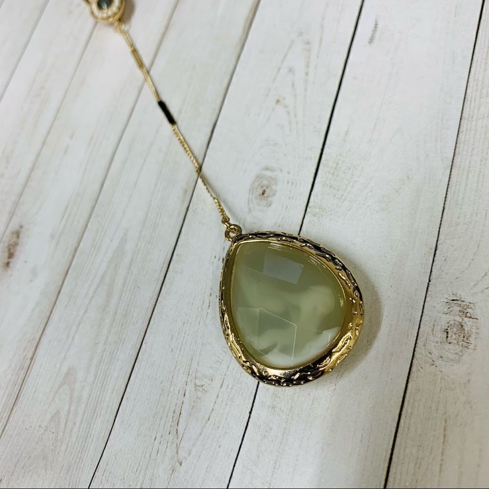 Green Swirl Acrylic Y Necklace‎